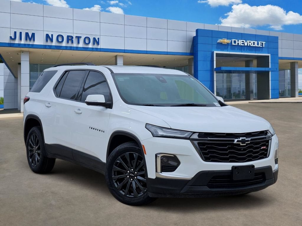 2023 Chevrolet Traverse RS in Summit White — front three-quarter view
