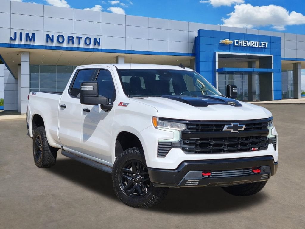 2022 Chevrolet Silverado 1500 LT Trail Boss in Summit White — front three-quarter view