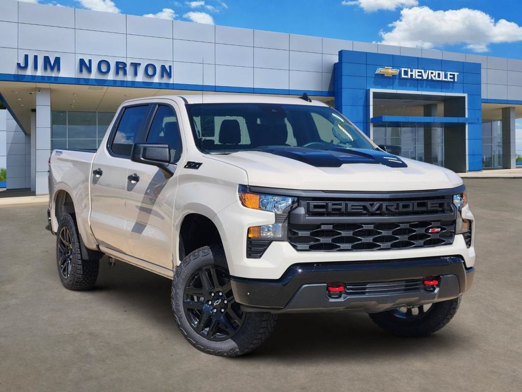 2026 Chevrolet Silverado 1500 Custom Trail Boss in White Sands — front three-quarter view