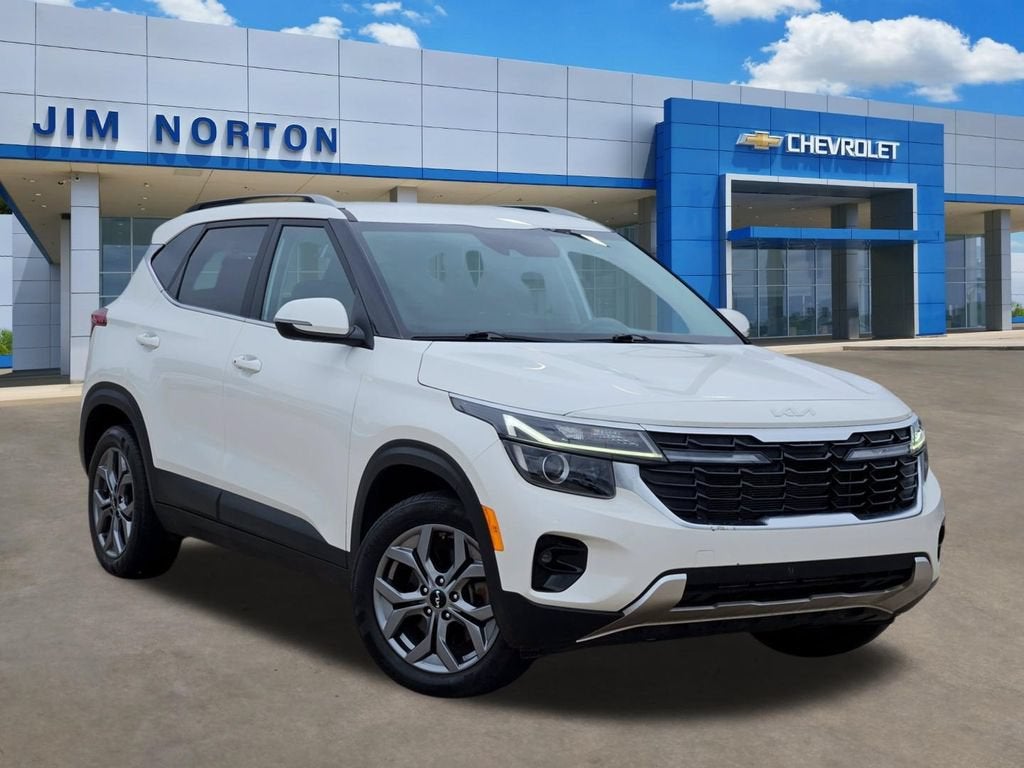2024 Kia Seltos S in White — front three-quarter view